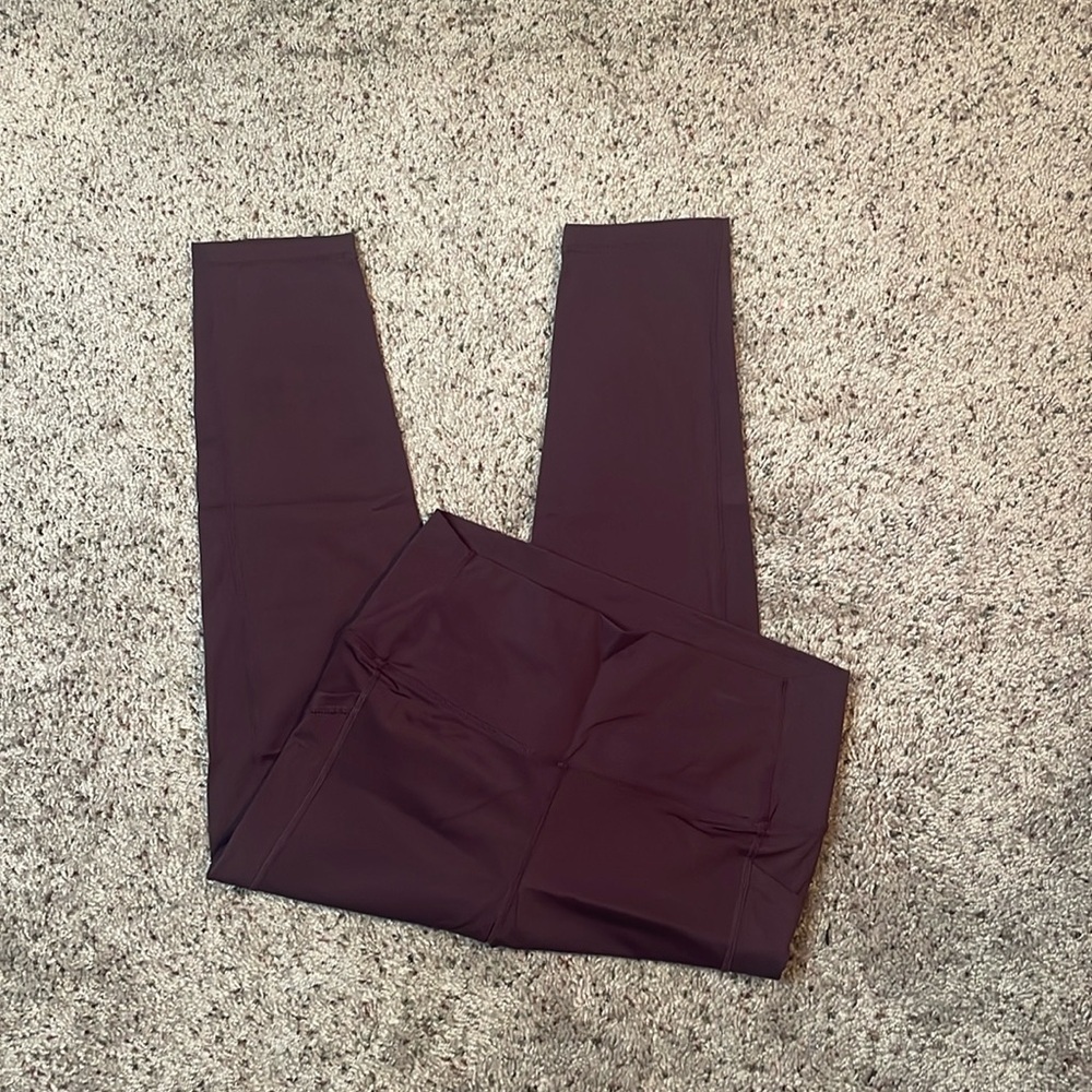 Women's High-Waist Performance Leggings in Deep Plum
